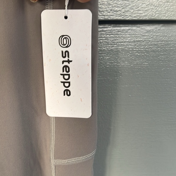 NWT women’s XL yoga pants w/ side pockets - Picture 3 of 3